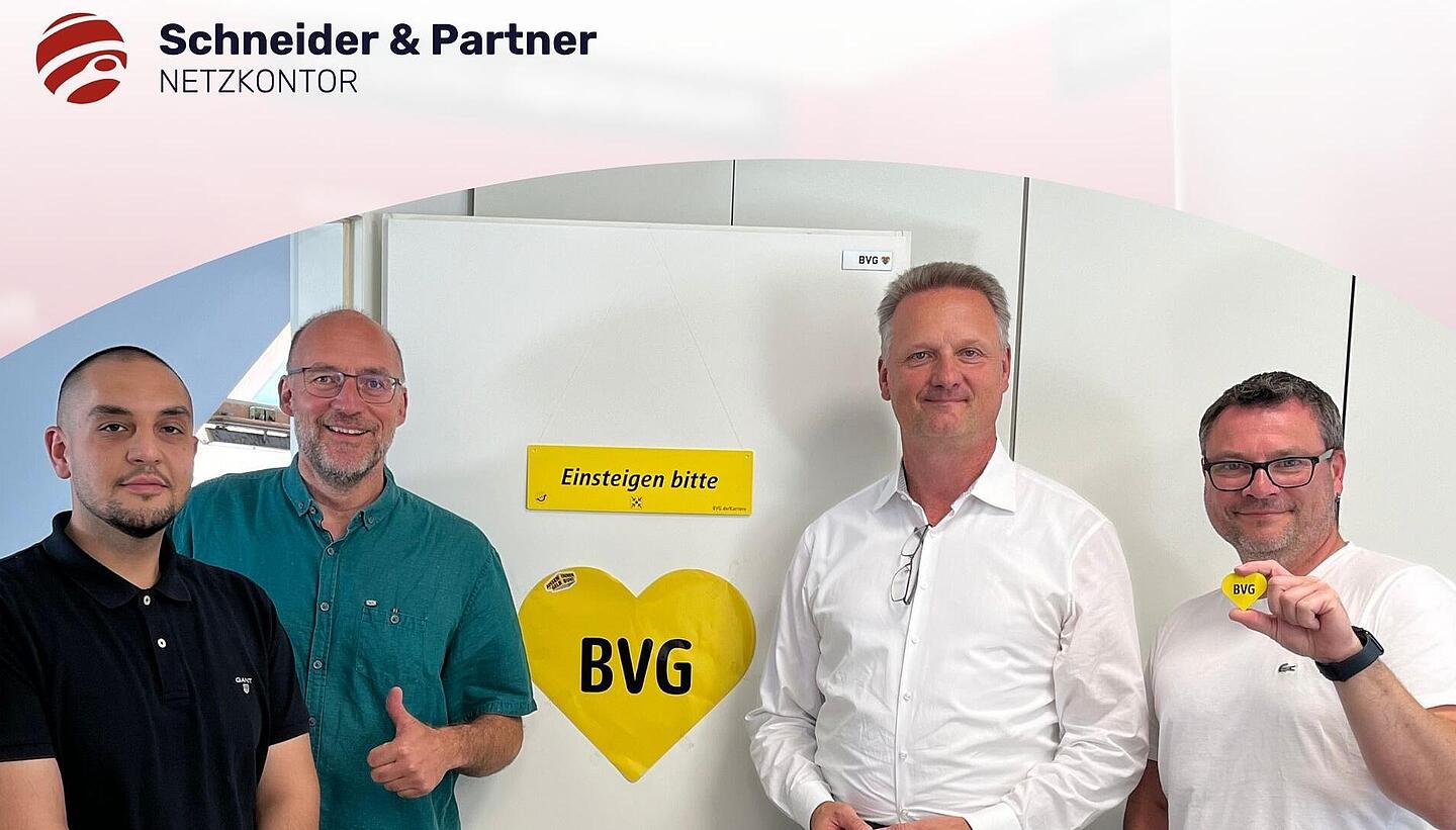 Vier Männer von Schneider & Partner mit BVG Logo