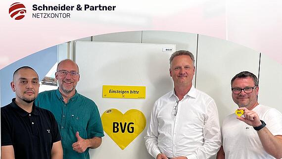 Vier Männer von Schneider & Partner mit BVG Logo